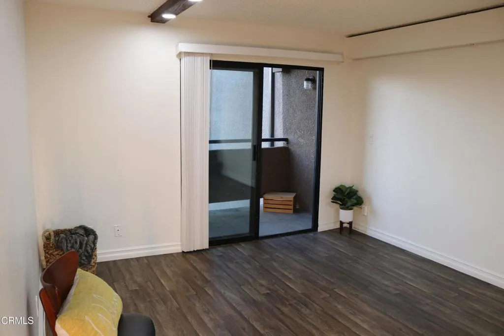 1450 Locust Avenue 425, Long Beach, California 90813 home-pic-4